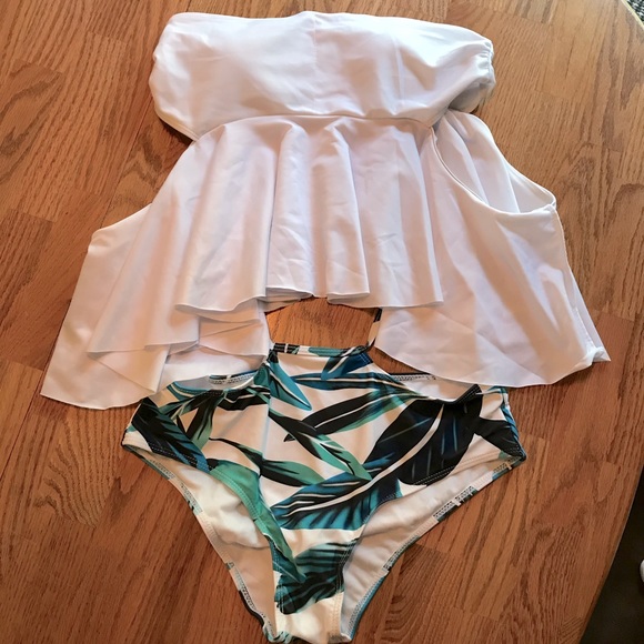 Zaful Other - NWT Zaful White & Green Tropical Swimsuit Set (XL)